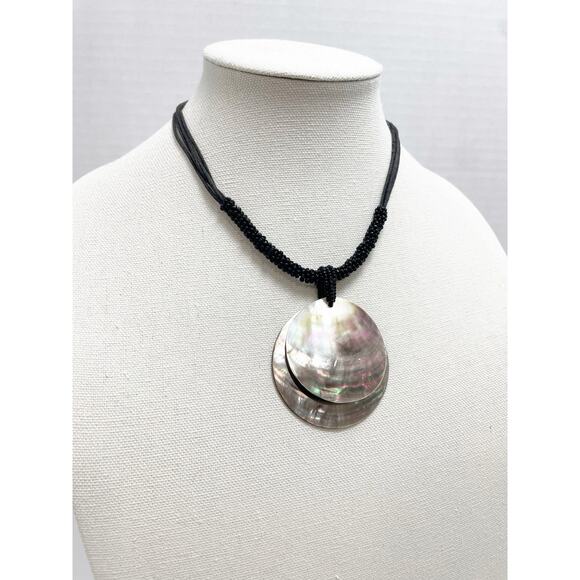 Large Shell Mother of Pearl Abalone Pendant Black Bead Necklace Minimal 90s - Picture 1 of 7